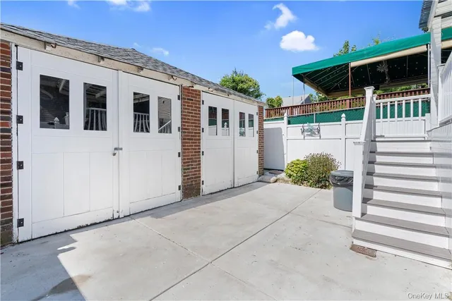 a view of a house with porch