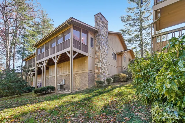 $337,500 | 305 North Scarlet Oak Lane, Hendersonville, NC 28791