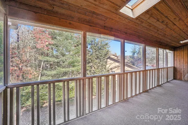 $337,500 | 305 North Scarlet Oak Lane, Hendersonville, NC 28791