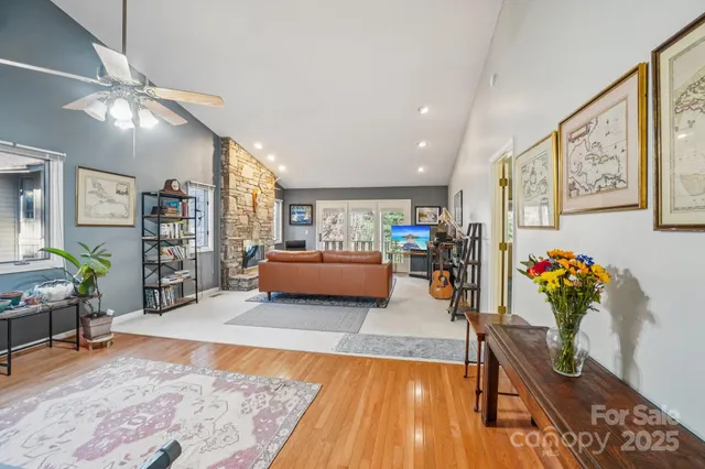 $337,500 | 305 North Scarlet Oak Lane, Hendersonville, NC 28791