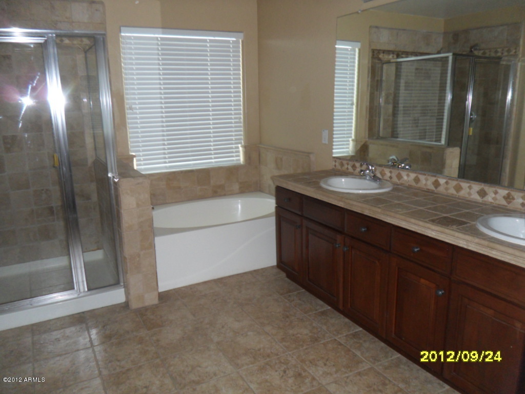 2530 West Apollo Road Phoenix, AZ 85041 - Photo 12 of 20 Master Bath A
