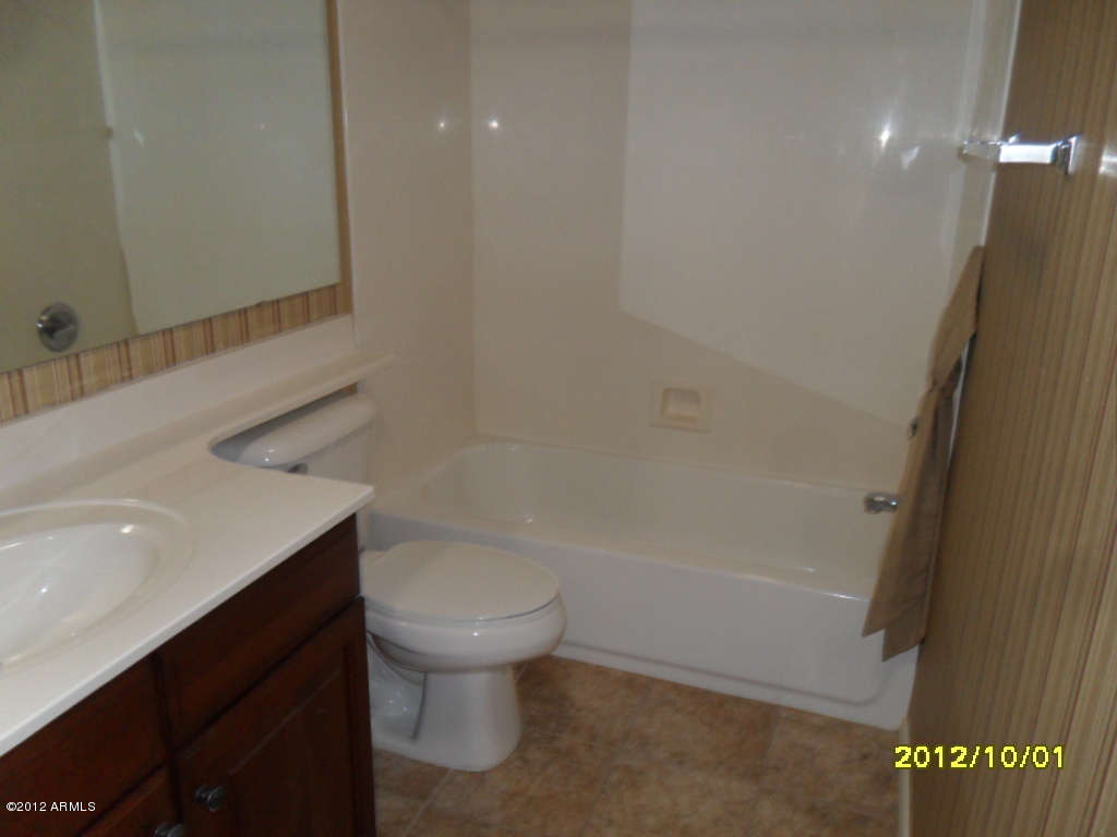 2530 West Apollo Road Phoenix, AZ 85041 - Photo 19 of 20 Full Bath 2