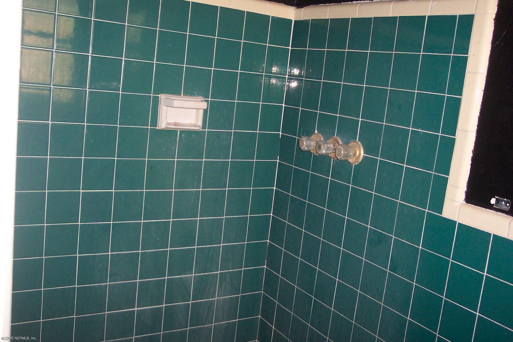 6712 Cavalier Road Jacksonville, FL 32208 - Photo 7 of 7 Bathroom 2