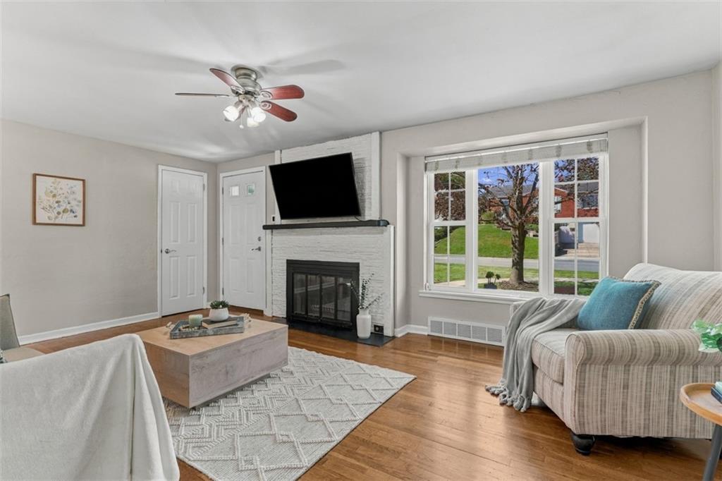229 Orchard Spring Road Pittsburgh, PA 15220 - Photo 5 of 27 Gallery Image 5