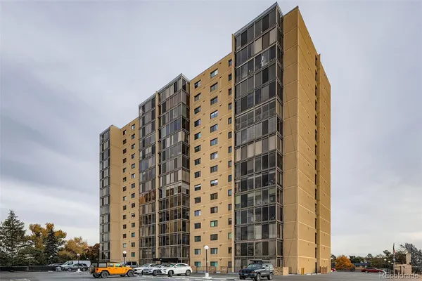 a view of a tall building