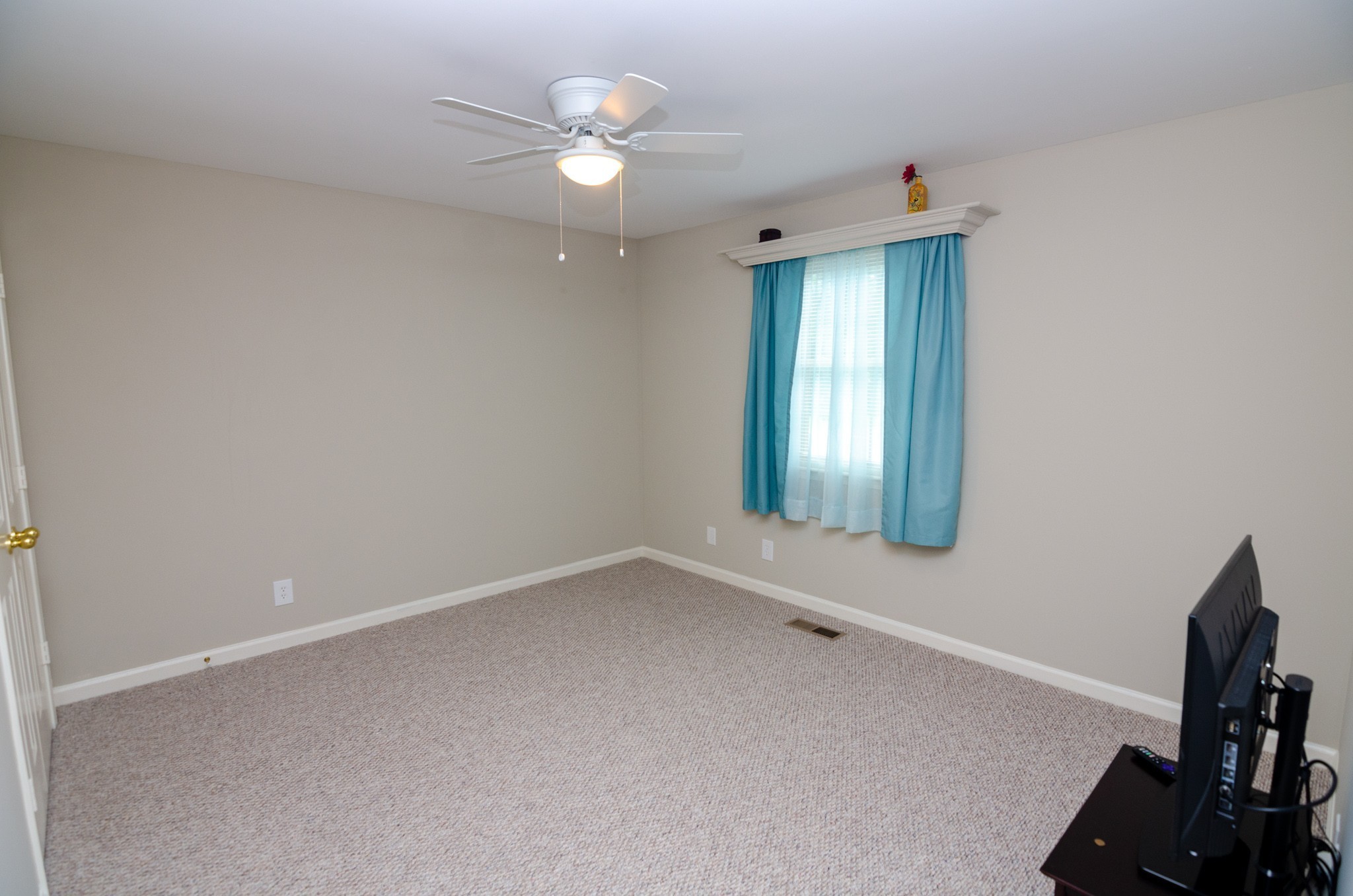 1128 General George Patton Road Nashville, TN 37221 - Photo 20 of 33 an empty room with windows and fan