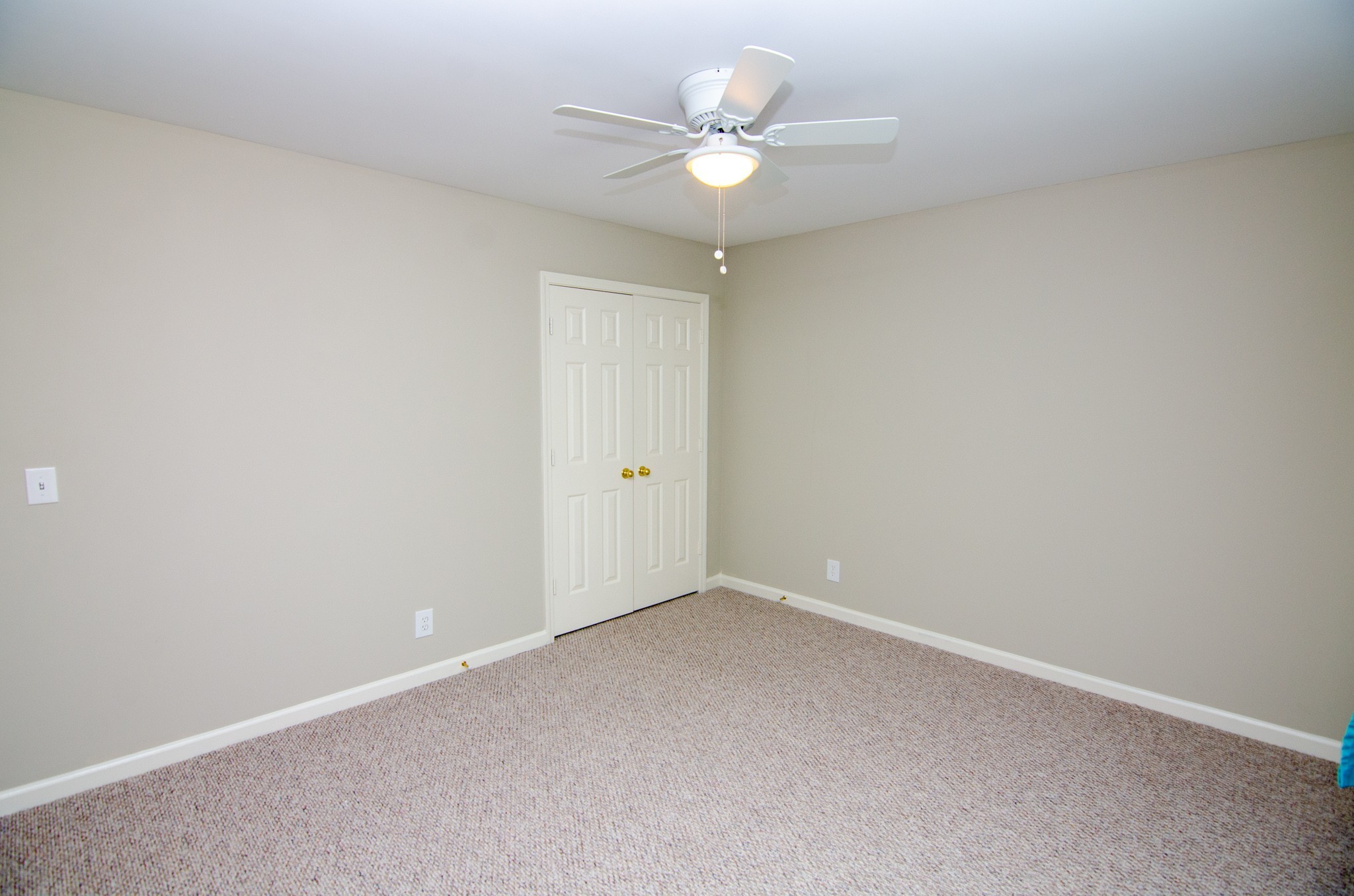 1128 General George Patton Road Nashville, TN 37221 - Photo 21 of 33 an empty room with a chandelier fan and a ceiling fan