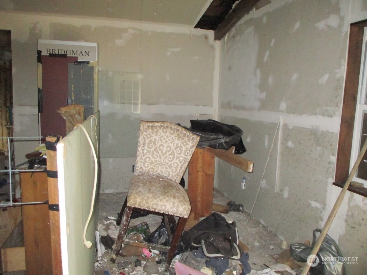 699 Copalis Beach Road Copalis Beach, WA 98535 - Photo 12 of 19 a bathroom with a sink and toilet