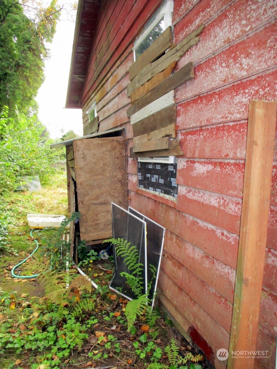 699 Copalis Beach Road Copalis Beach, WA 98535 - Photo 14 of 19 a view of a backyard