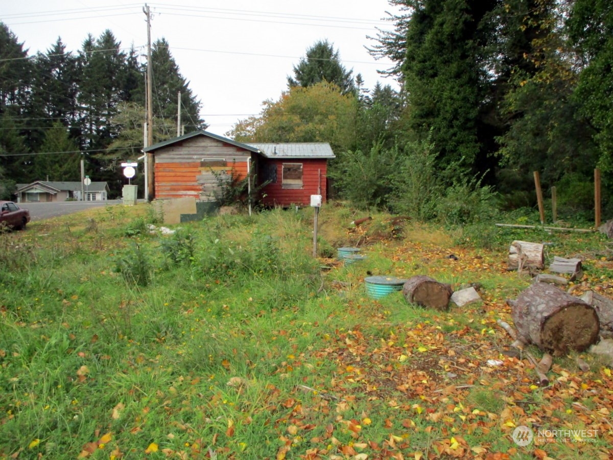 699 Copalis Beach Road Copalis Beach, WA 98535 - Photo 8 of 19 a view of a house with a yard