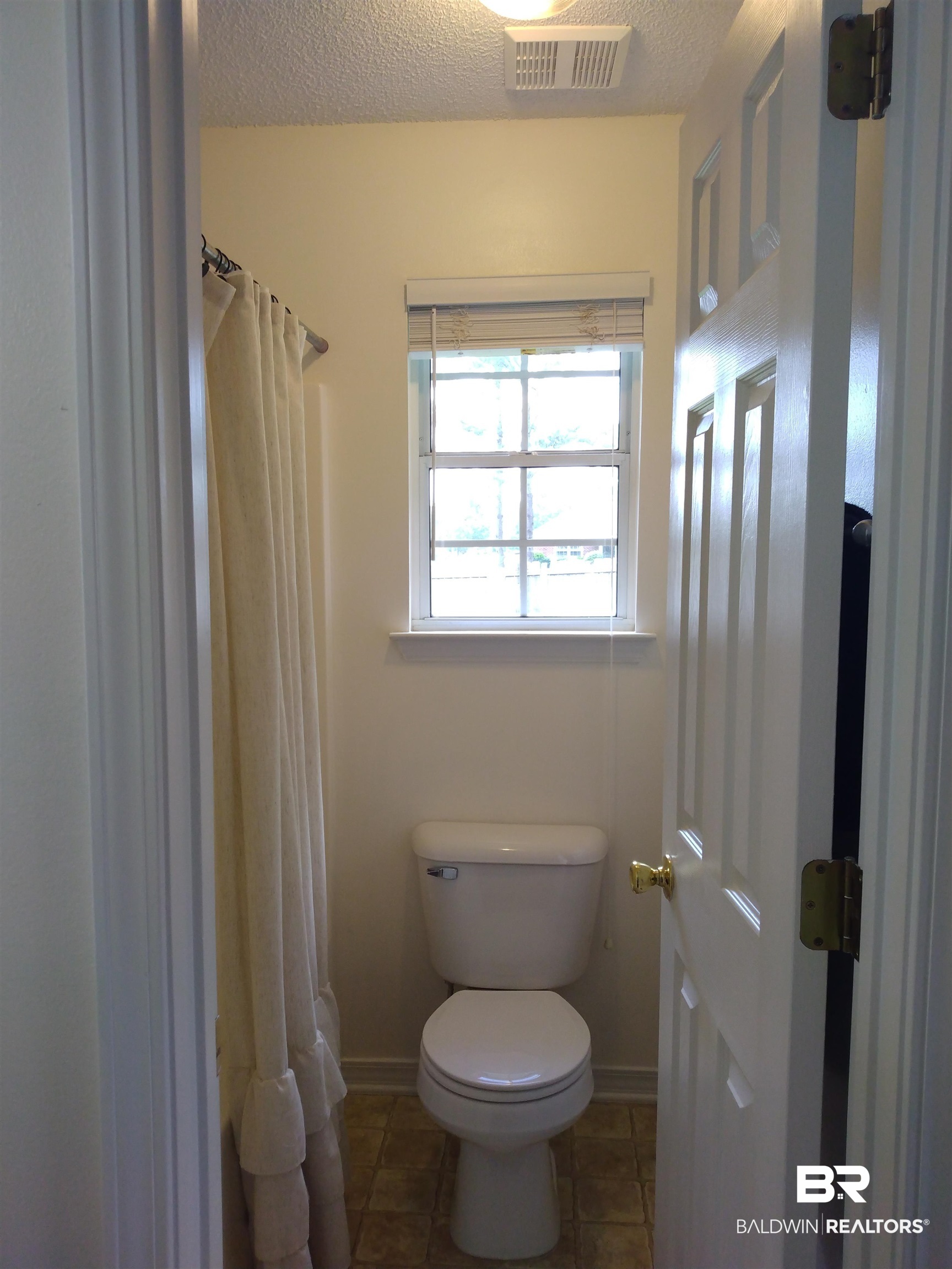 431 Hamilton Boulevard Foley, AL 36535 - Photo 14 of 30 Primary Ensuite Bathroom