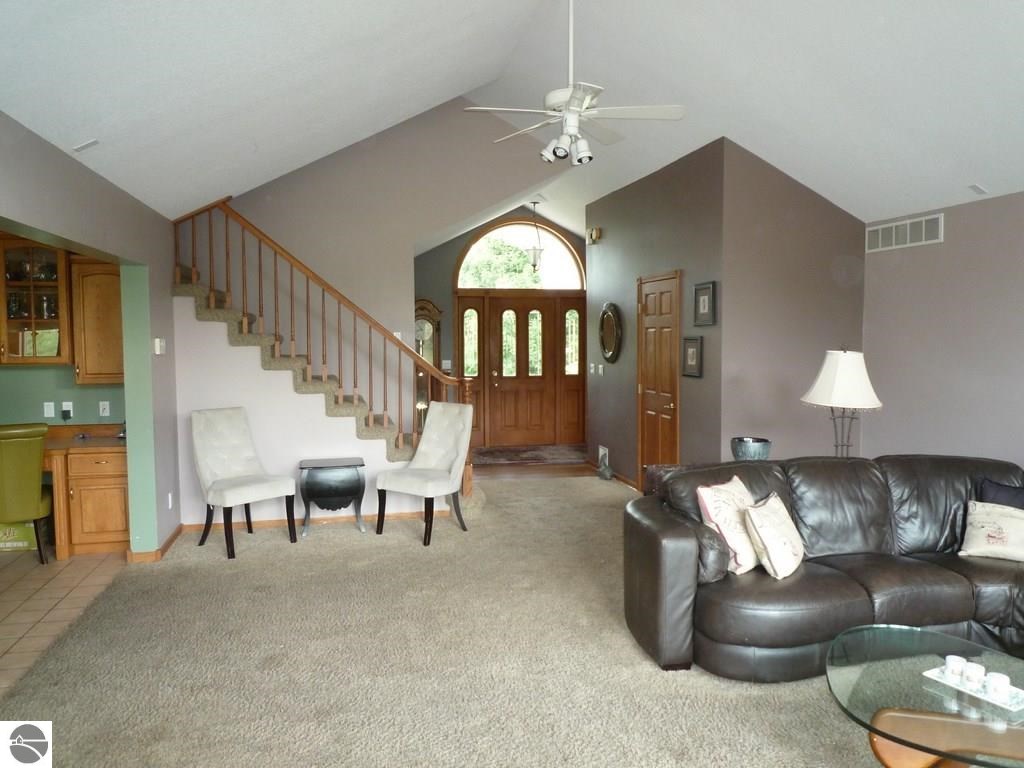 1335 West Deerfield Road Mount Pleasant, MI 48858 - Photo 12 of 36 1790383-11.JPG