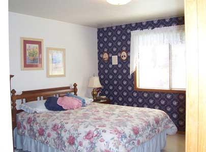 1502 Stein Road Yakima, WA 98908 - Photo 7 of 10 a bedroom with a bed and a window