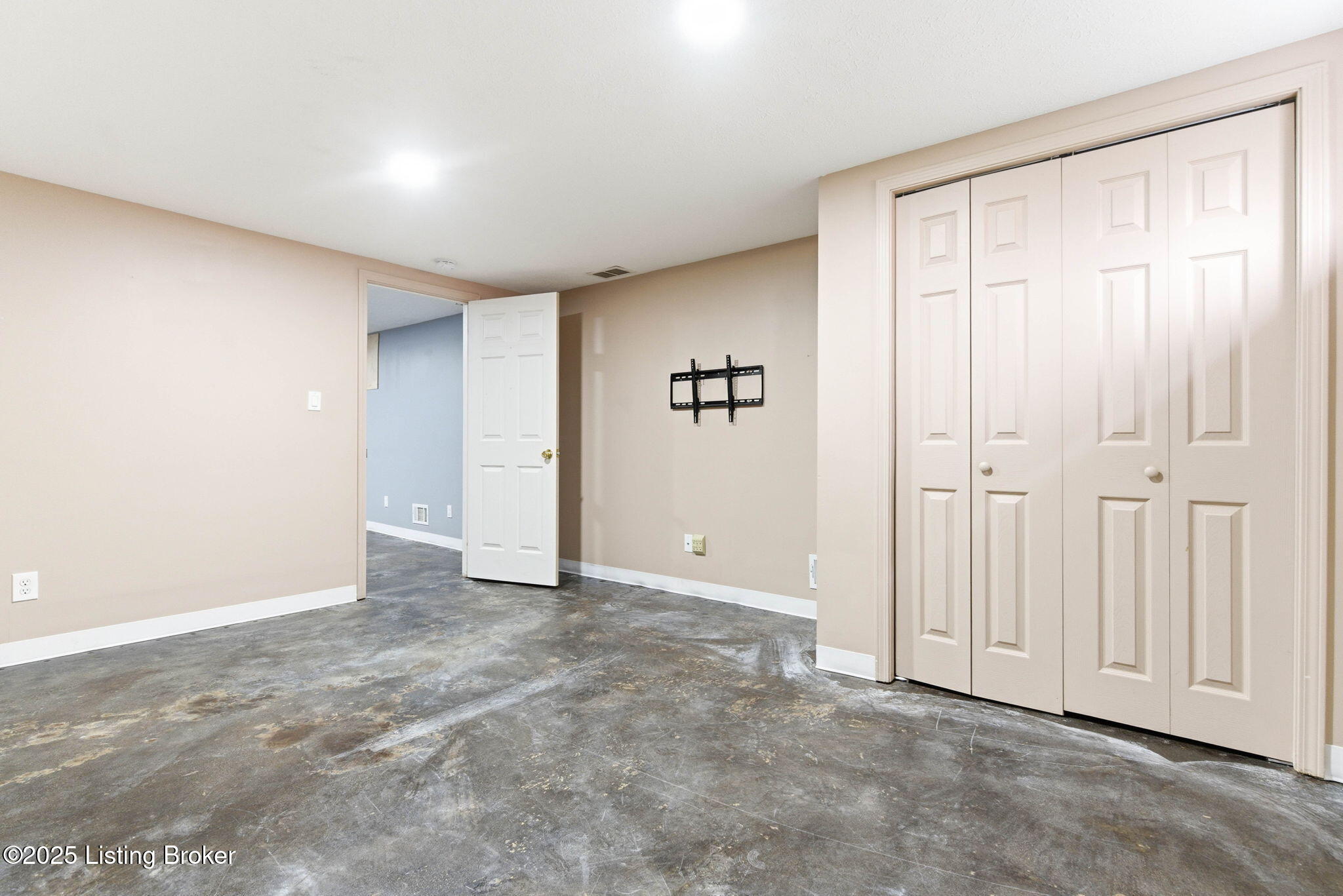 4526 Sandhill Road Louisville, KY 40219 - Photo 37 of 57 Basement4
