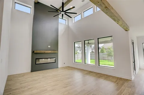 a view of empty room with closet and ceiling fan