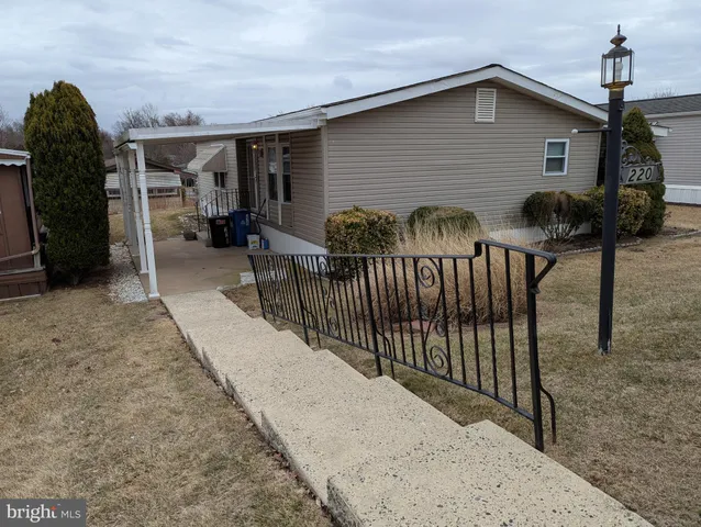 $163,900 | 220 Winding Brook Run, North Wales, PA 19454