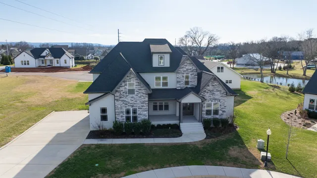 $949,900 | 105 CANNONBALL Court, Winchester, TN 37398