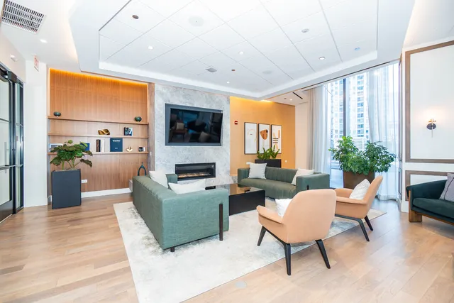 $3,445 | 350 North Canal Street, Unit 2409, Chicago, IL 60606