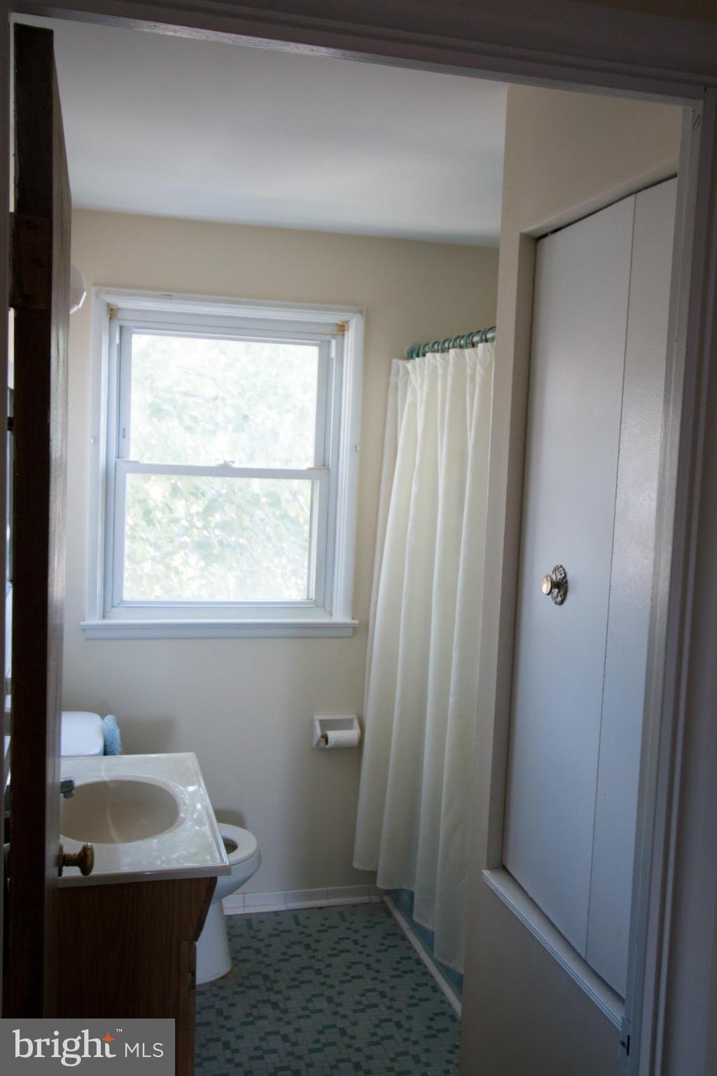 5447 Whitwood Road Baltimore, MD 21206 - Photo 8 of 18 Bath