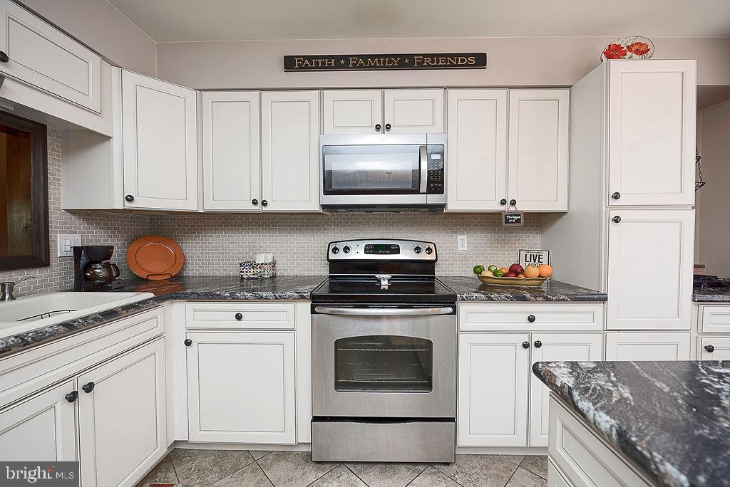 847 Maple Avenue Atco, NJ 08004 - Photo 14 of 42 Ample Cabinet Space