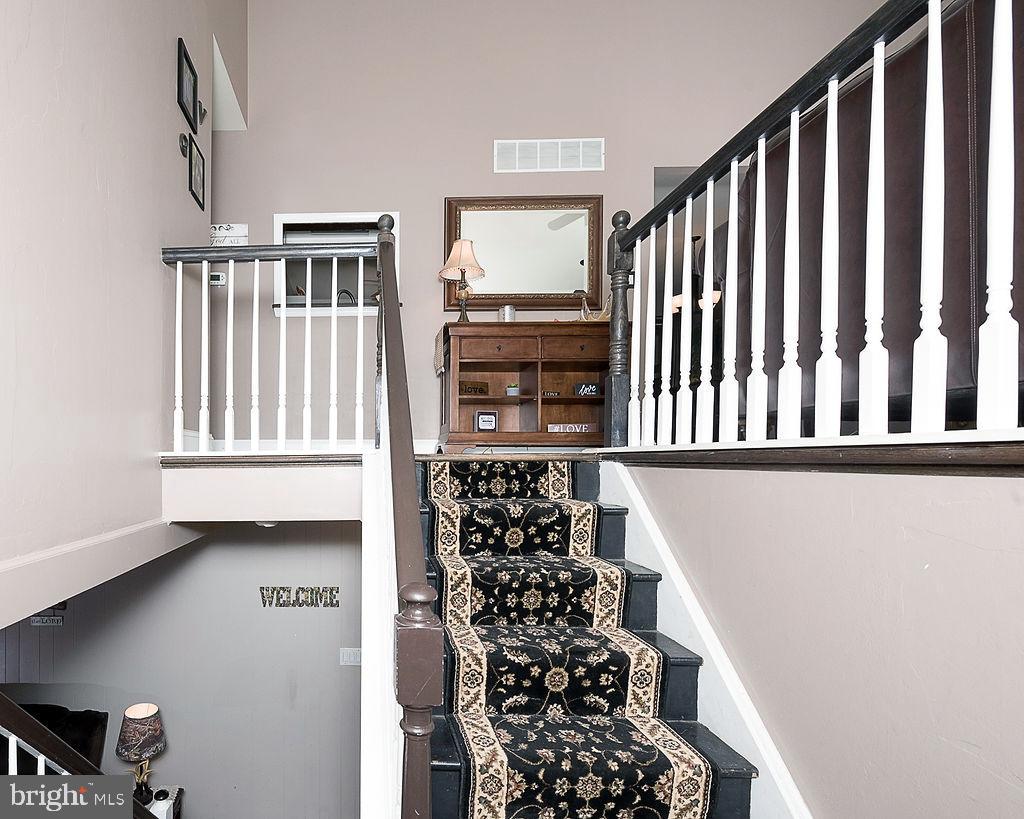 847 Maple Avenue Atco, NJ 08004 - Photo 6 of 42 Foyer