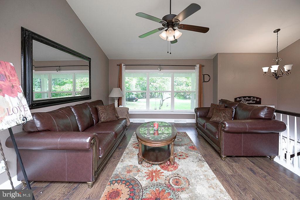 847 Maple Avenue Atco, NJ 08004 - Photo 7 of 42 Living Room