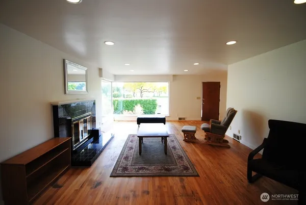 $4,475 | 3815 43rd Avenue South, Seattle, WA 98118