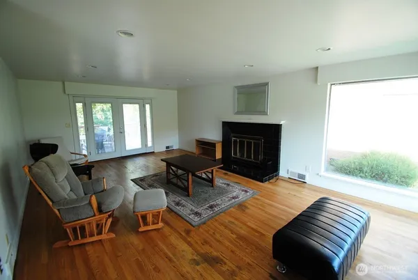 $4,475 | 3815 43rd Avenue South, Seattle, WA 98118