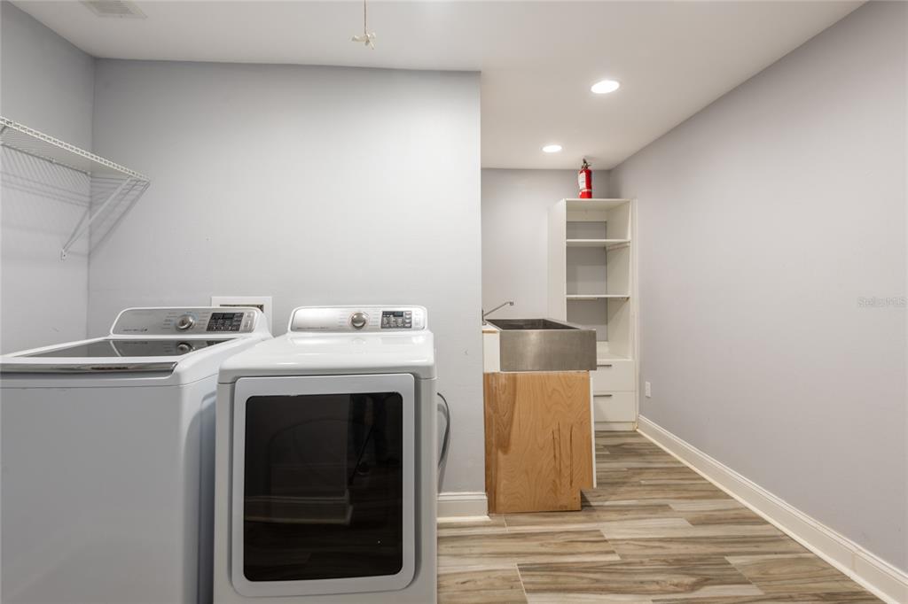 12417 84th Way Largo, FL 33773 - Photo 18 of 27 a utility room with dryer and washer