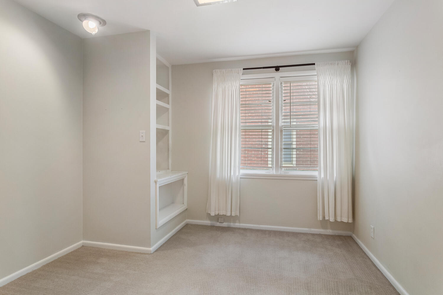 1111 West John Street Champaign, IL 61821 - Photo 20 of 39 an empty room with windows