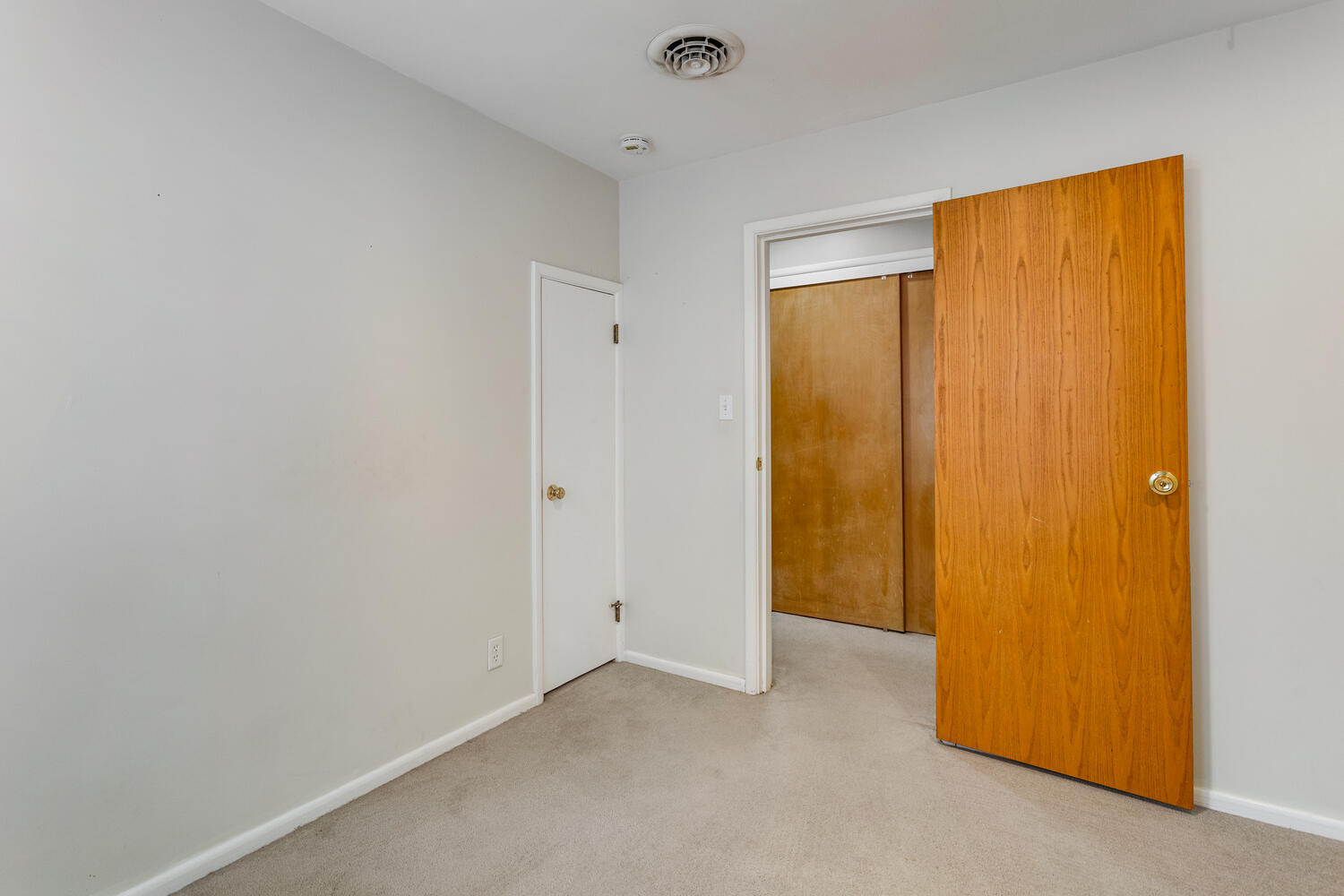 1111 West John Street Champaign, IL 61821 - Photo 21 of 39 a view of an empty room