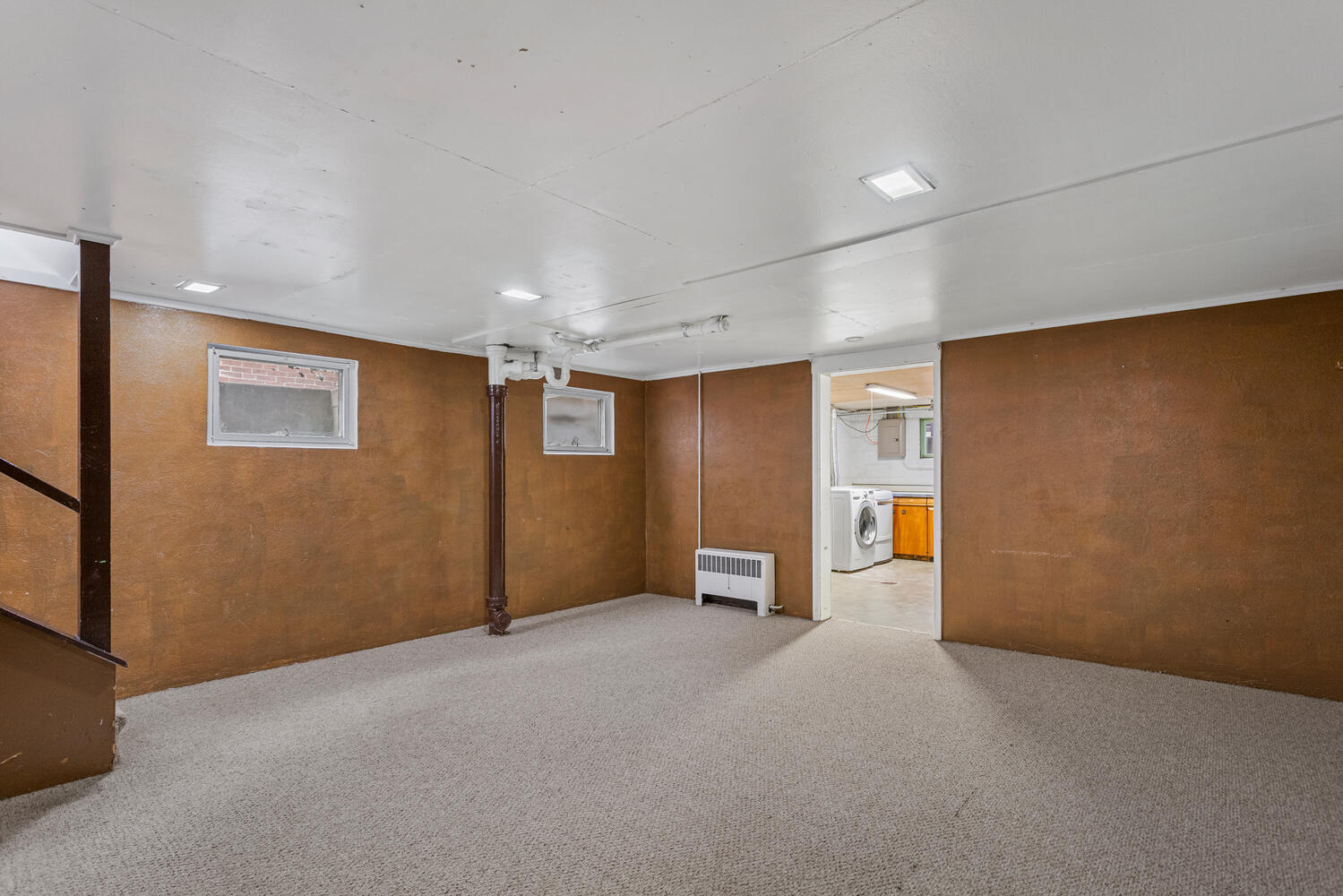 1111 West John Street Champaign, IL 61821 - Photo 29 of 39 a view of an empty room with a window