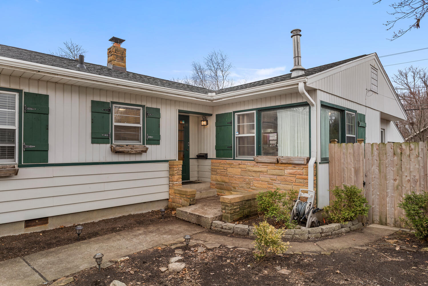 1111 West John Street Champaign, IL 61821 - Photo 4 of 39 a front view of a house with garden
