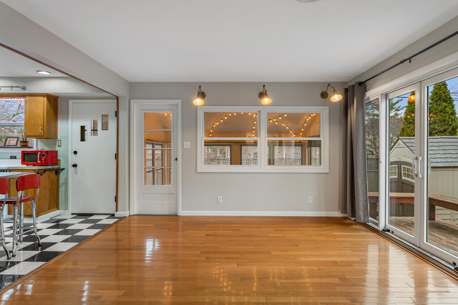 1111 West John Street Champaign, IL 61821 - Photo 9 of 39 a view of an empty room with window