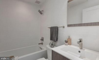 1515 K Street Southeast, Unit 4 Washington, DC 20003 - Photo 5 of 10