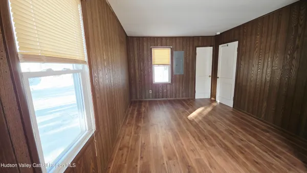 a view of a house with backyard