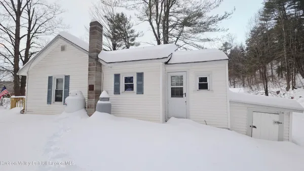 a view of back yard of the house