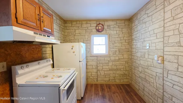 a view of utility room with washer and dryer