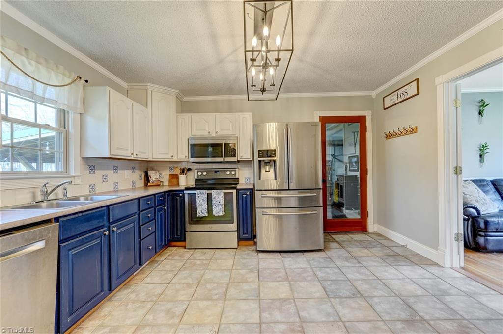 7002 Cruthis Road High Point, NC 27263 - Photo 12 of 32