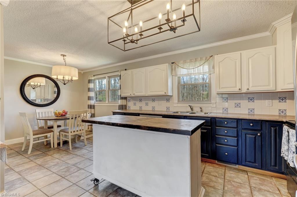 7002 Cruthis Road High Point, NC 27263 - Photo 13 of 32