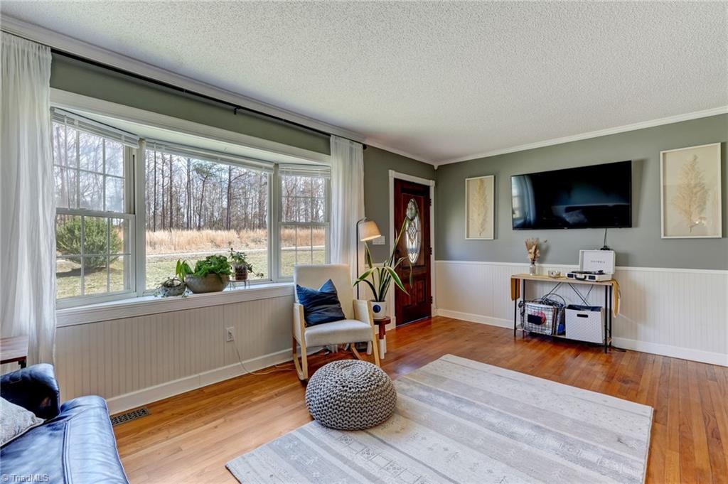 7002 Cruthis Road High Point, NC 27263 - Photo 8 of 32