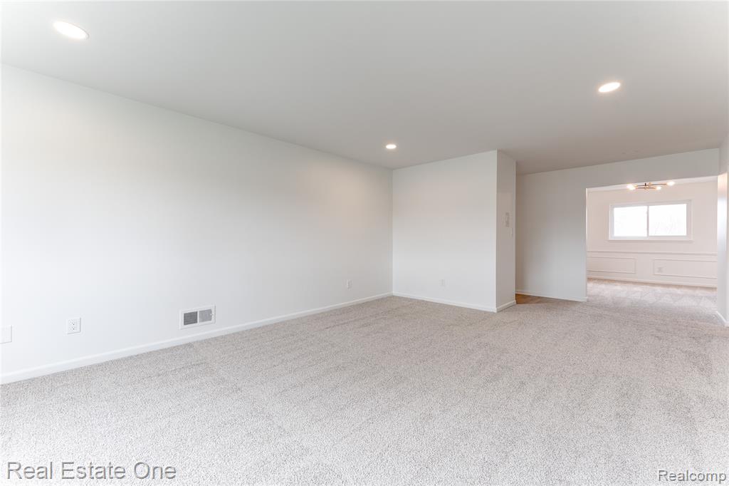 801 West Long Lake Road, Unit 4 Bloomfield Hills, MI 48302 - Photo 8 of 22