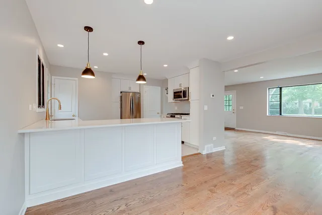 $3,600 | 42 South Maywood Road, Lake Forest, IL 60045