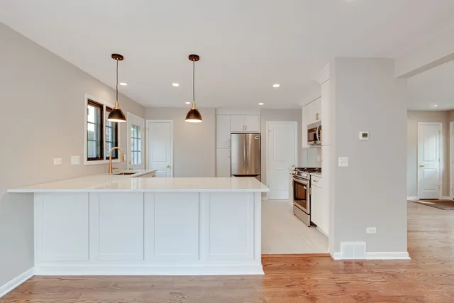 $3,600 | 42 South Maywood Road, Lake Forest, IL 60045