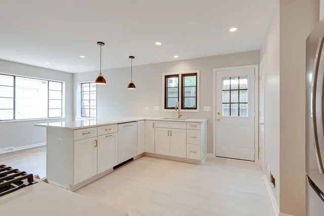 $3,600 | 42 South Maywood Road, Lake Forest, IL 60045