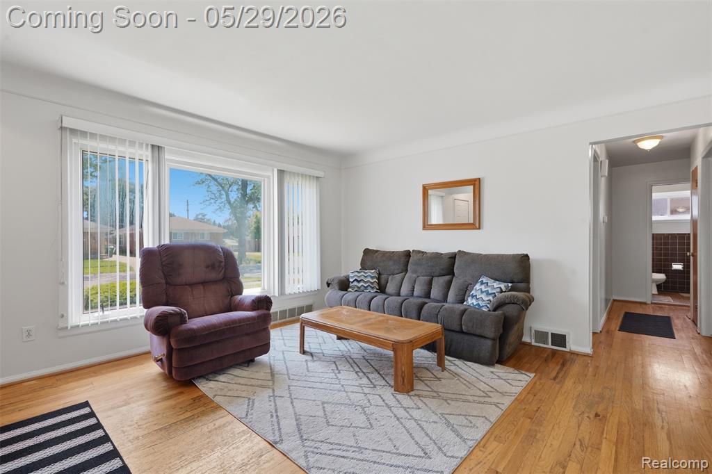 24237 Roxana Avenue Eastpointe, MI 48021 - Photo 4 of 31
