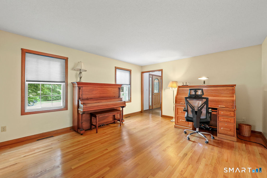 209 Lancaster Way Cheshire, CT 06410 - Photo 17 of 40