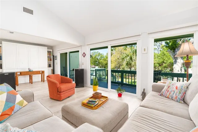 $189,900 | 189 Club House Boulevard, Unit 189, New Smyrna Beach, FL 32168