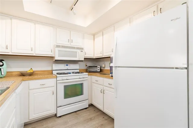 $189,900 | 189 Club House Boulevard, Unit 189, New Smyrna Beach, FL 32168