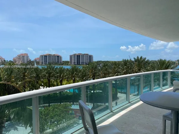 $10,000 | 1000 South Pointe Drive, Unit 405, Miami Beach, FL 33139